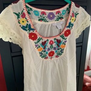 Embroidered blouse/top